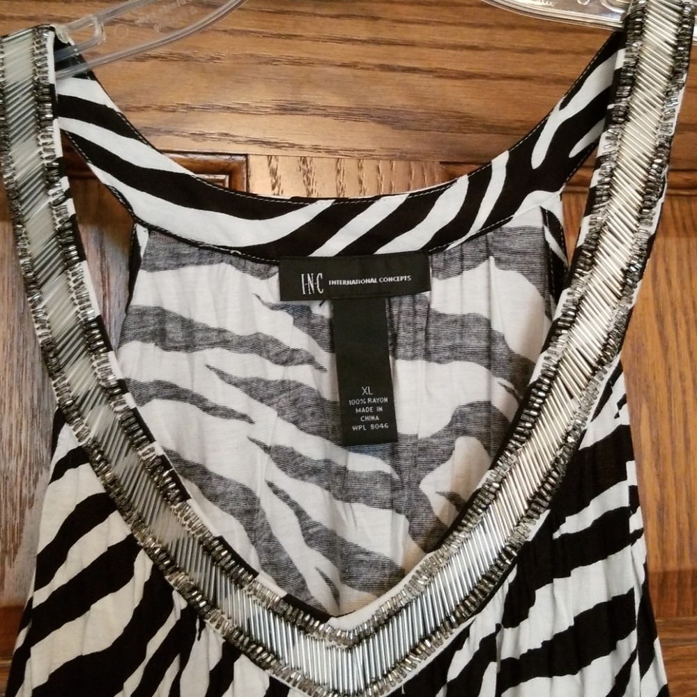 Sexy zebra print shirt with gorgeous detail - Picture 2 of 2